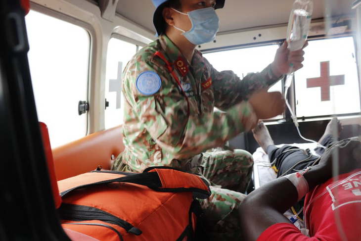 Bệnh viện dã chiến ở Nam Sudan cấp cứu thành công bệnh nhân đột quỵ não bằng đường không - Ảnh 3.