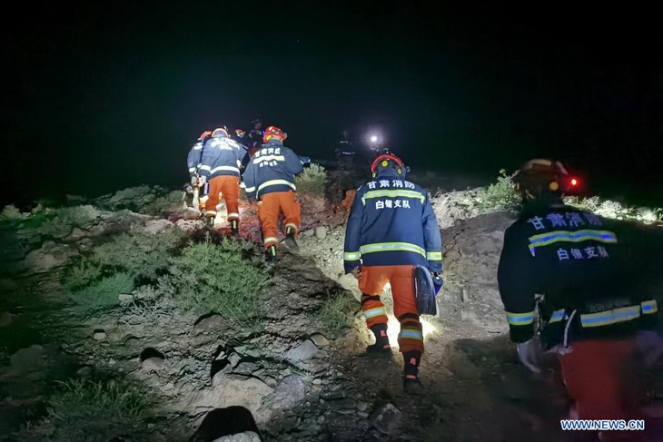 Chạy bộ 100km ở Trung Quốc: 21 người chết vì thời tiết xấu - Ảnh 1.