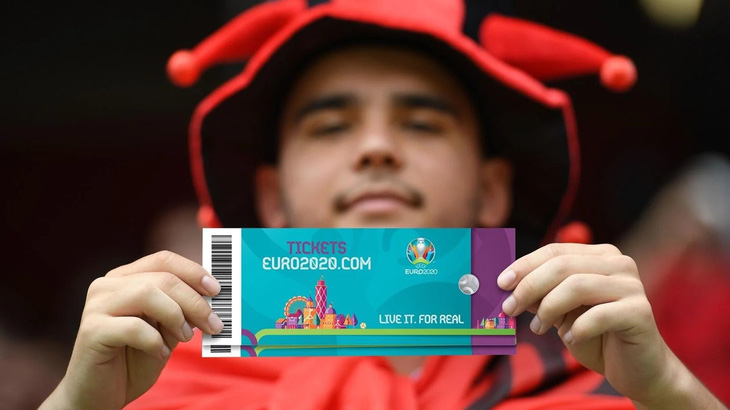 Các CĐV phải trải qua những gì để được vào sân xem Euro 2020? - Ảnh 3.
