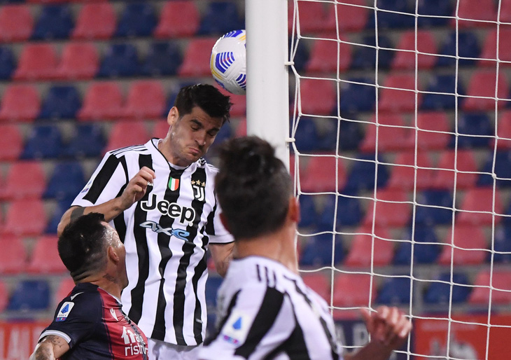 Napoli đánh rơi chiến thắng, Juventus lách khe cửa hẹp để giành vé dự Champions League - Ảnh 2.