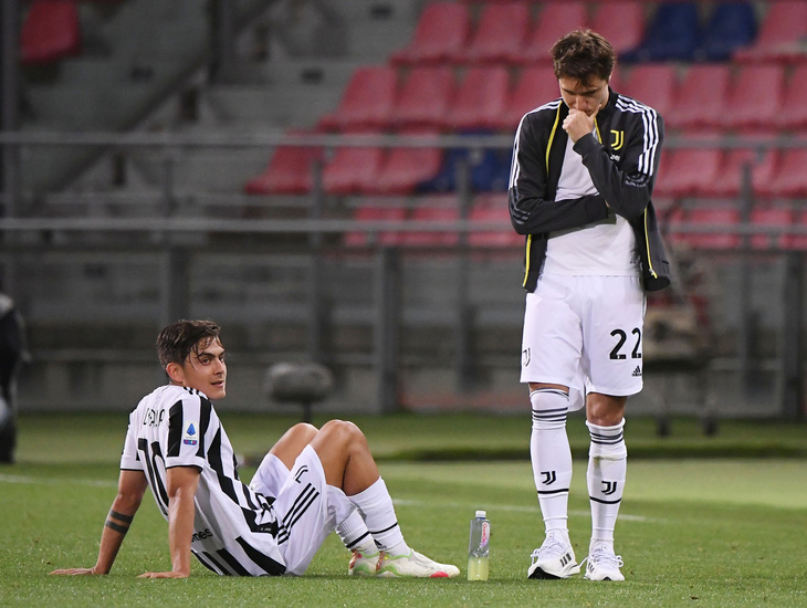 Napoli đánh rơi chiến thắng, Juventus lách khe cửa hẹp để giành vé dự Champions League - Ảnh 4.