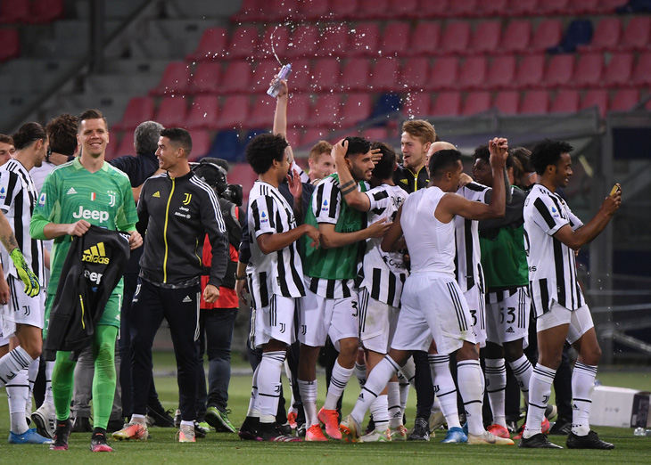 Napoli đánh rơi chiến thắng, Juventus lách khe cửa hẹp để giành vé dự Champions League - Ảnh 5.