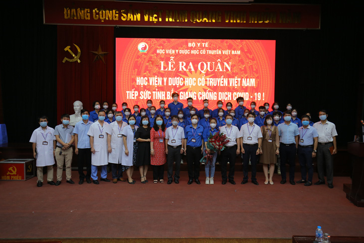 100 giảng viên, sinh viên trường y lên đường chi viện Bắc Giang, Bắc Ninh dập dịch - Ảnh 2.