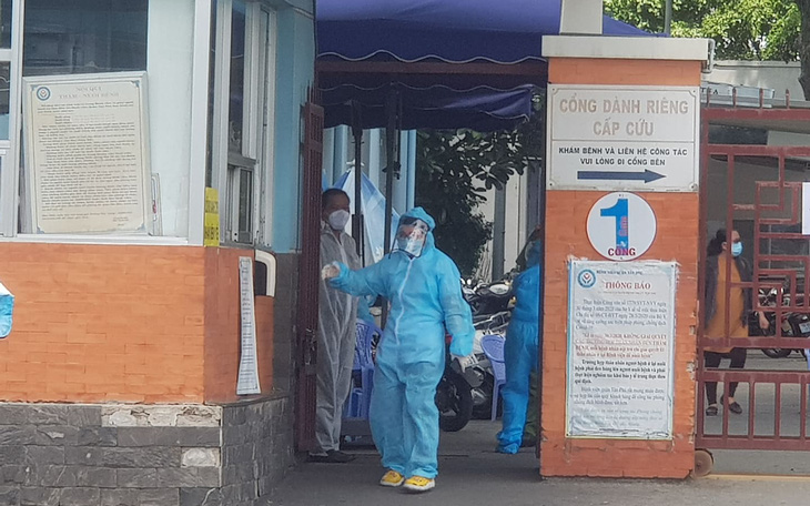 TP.HCM: Hai nhân viên Bệnh viện quận Tân Phú nghi mắc COVID-19