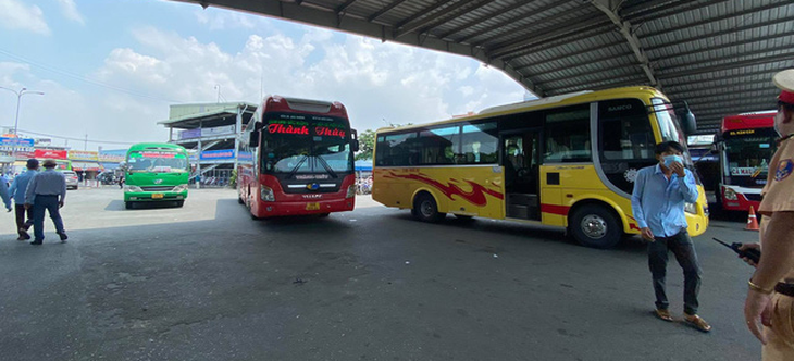 COVID-19 ngày 29-5: Bình Định tìm hành khách đi trên chuyến bay VJ437 từ Nội Bài về sân bay Phù Cát - Ảnh 1.