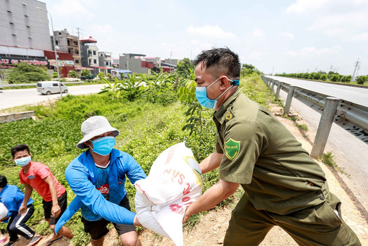 COVID-19 ngày 29-5: Bình Định tìm hành khách đi trên chuyến bay VJ437 từ Nội Bài về sân bay Phù Cát - Ảnh 2.