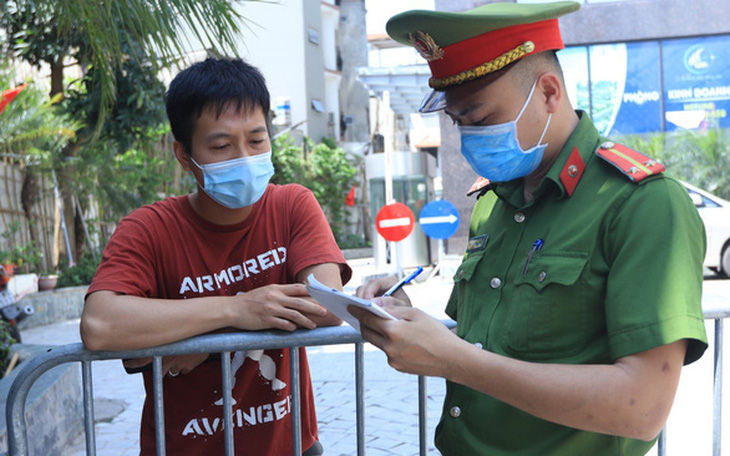 Một ca F1 của chuyên gia Trung Quốc dương tính lần 1, từng đi đám cưới đông người