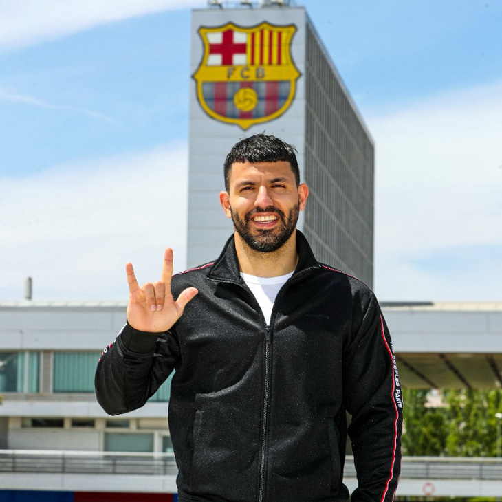 Aguero gia nhập Barca với điều khoản khủng - Ảnh 1.