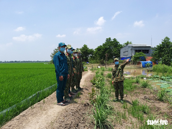 Biên phòng An Giang được tăng cường thêm 180 quân lên biên giới phòng dịch COVID-19 - Ảnh 1.