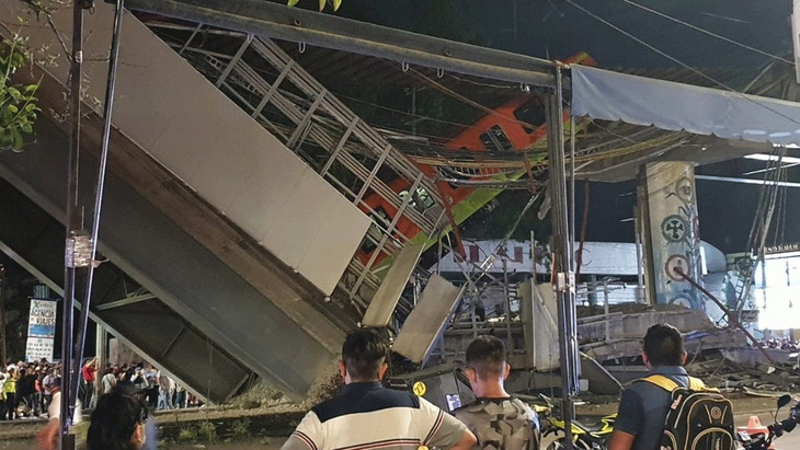 Kinh hoàng sập cầu vượt metro ở thủ đô Mexico, ít nhất 20 người chết - Ảnh 2.