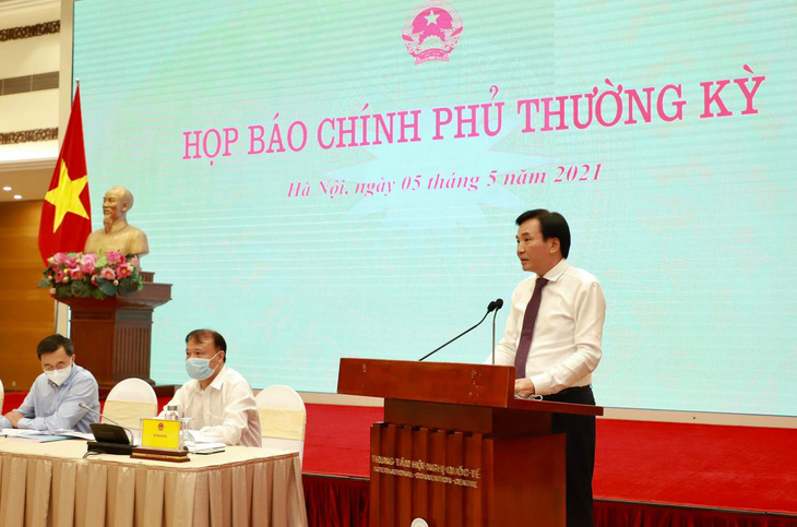 Chính phủ họp báo: Không cấm chuyên gia vào, không tuân thủ cách ly có thể xử lý hình sự - Ảnh 1.