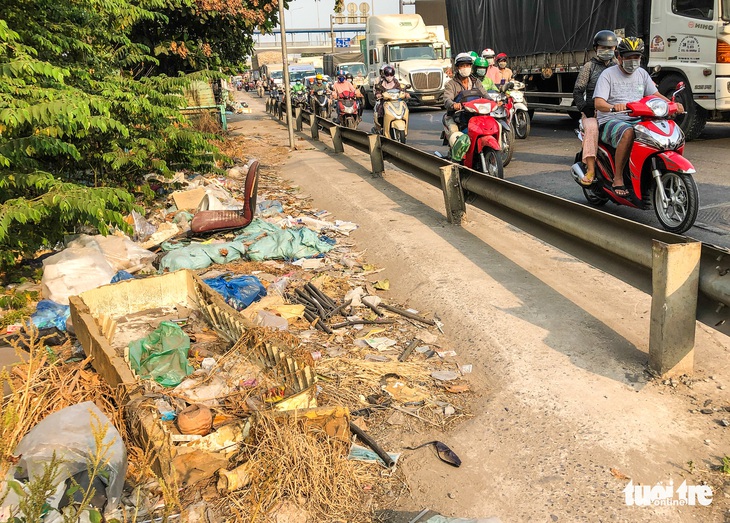 Đường Sài Gòn đâu phải bãi rác, rác ở đâu cứ mọc ra đống đống? - Ảnh 8.