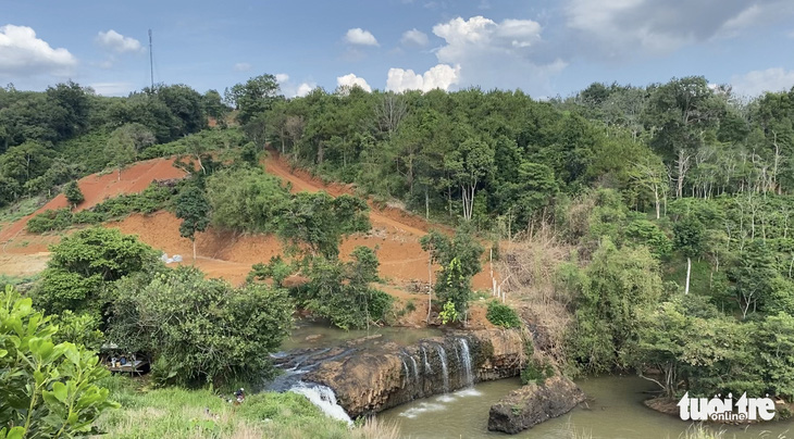 Lại san lấp đất nông nghiệp vì có view nhìn xuống... thác nước - Ảnh 3.