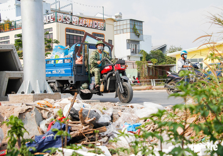 Đường Sài Gòn đâu phải bãi rác, rác ở đâu cứ mọc ra đống đống? - Ảnh 9.