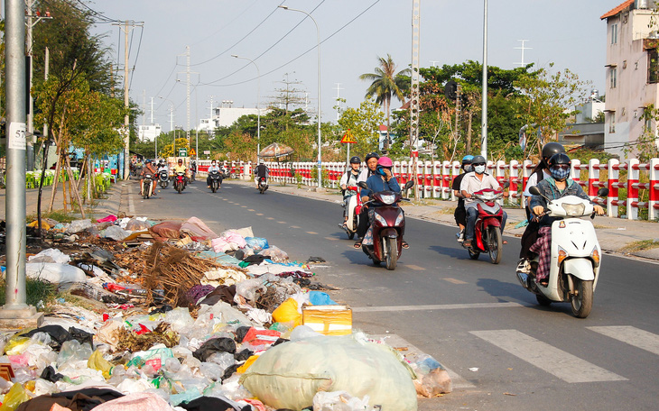 Đường Sài Gòn đâu phải bãi rác, rác ở đâu cứ 