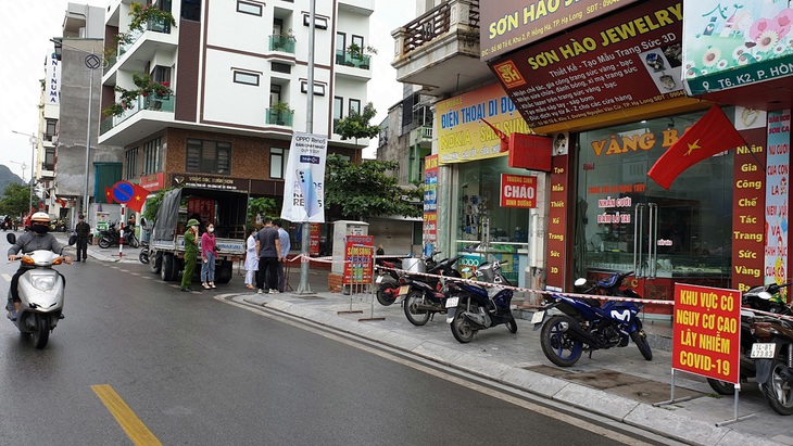 Hạ Long phong tỏa một số khu vực, cấp tốc truy vết liên quan ca mắc COVID-19 - Ảnh 1.