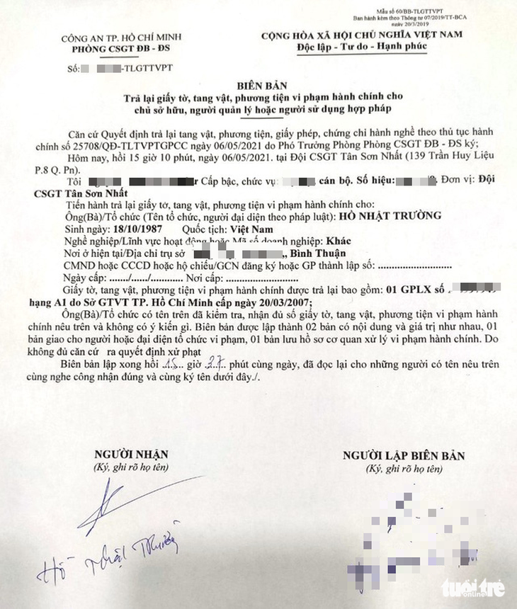 Vụ CSGT Tân Sơn Nhất vô cớ giữ giấy tờ xe: CSGT xin lỗi, trả lại giấy tờ - Ảnh 2.