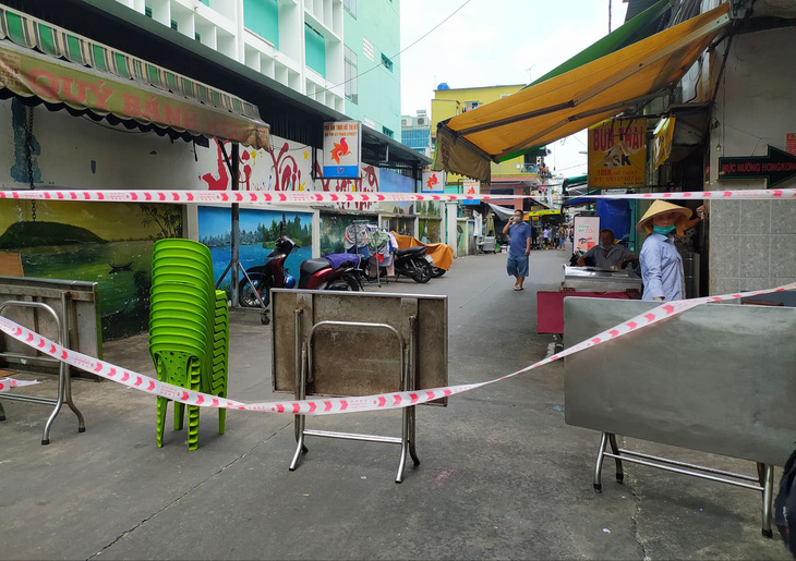 TP.HCM khoanh vùng khu ẩm thực Hồ Thị Kỷ sau ca tái dương tính COVID-19 - Ảnh 1.