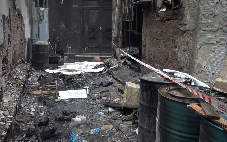 Vụ cháy 8 người chết: Nhiều thùng phuy hóa chất chắn lối thoát duy nhất