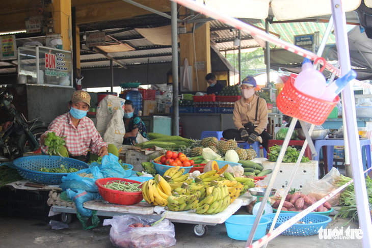 Trước giờ tem phiếu, chợ Đà Nẵng vẫn vắng vì năm ngoái ăn đồ tủ lạnh ớn rồi - Ảnh 2.