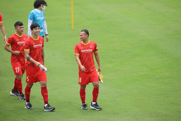 HLV Park Hang Seo bất ngờ đưa 29 cầu thủ sang UAE, trong đó có Văn Hậu - Ảnh 3.