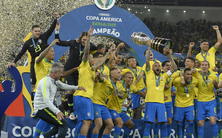 Brazil đăng cai Copa America thay Colombia và Argentina