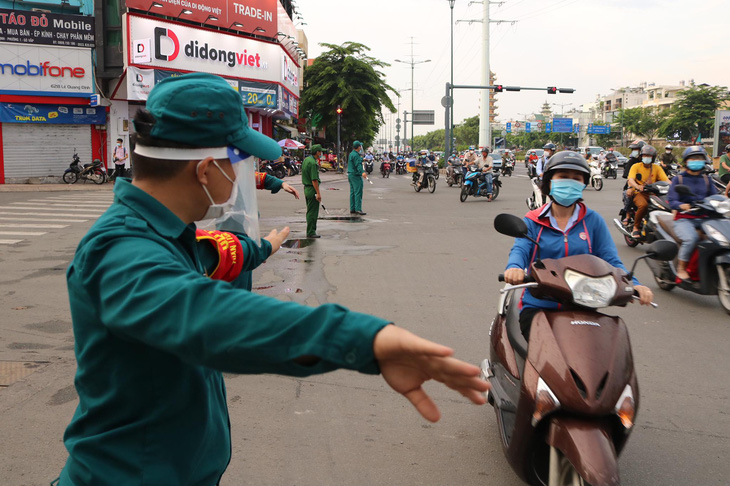 Giao thông các chốt qua quận Gò Vấp dễ thở hơn nhờ phân luồng từ xa - Ảnh 4.