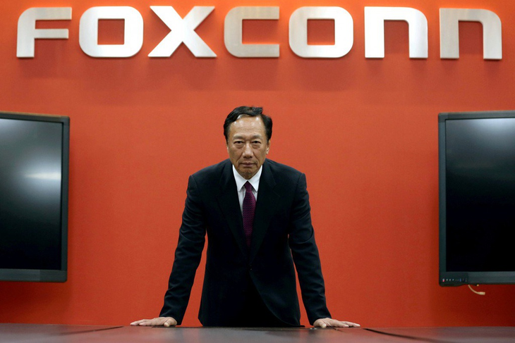 Nhà sáng lập Foxconn bỏ tiền túi mua vắc xin giúp Đài Loan - Ảnh 1.