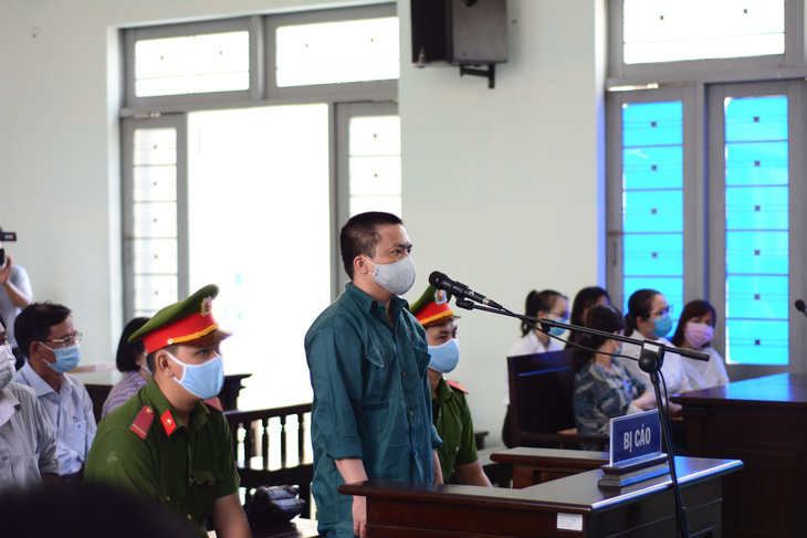 Hàng loạt cựu lãnh đạo Trung tâm Y tế Phan Thiết hầu tòa - Ảnh 2.