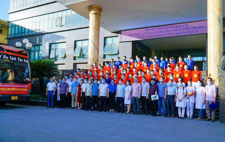 78 bác sĩ, sinh viên Thái Bình chi viện cho Bắc Ninh, Bắc Giang - Ảnh 1.