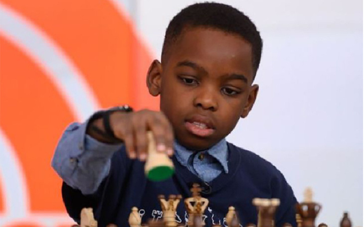 Cậu bé vô gia cư trở thành nhà vô địch cờ vua 10 tuổi