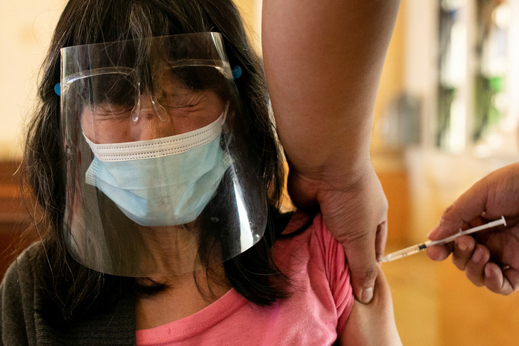 Philippines nuốt trái đắng vì mua vắc xin Thái Lan - Ảnh 1.