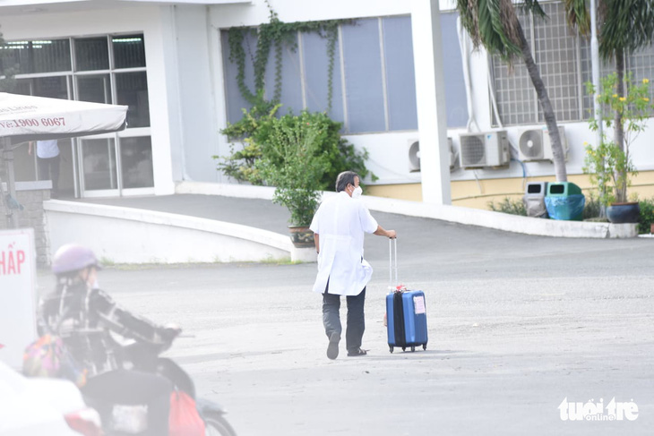 NÓNG: TP.HCM tạm phong tỏa Bệnh viện Bệnh nhiệt đới - Ảnh 2.