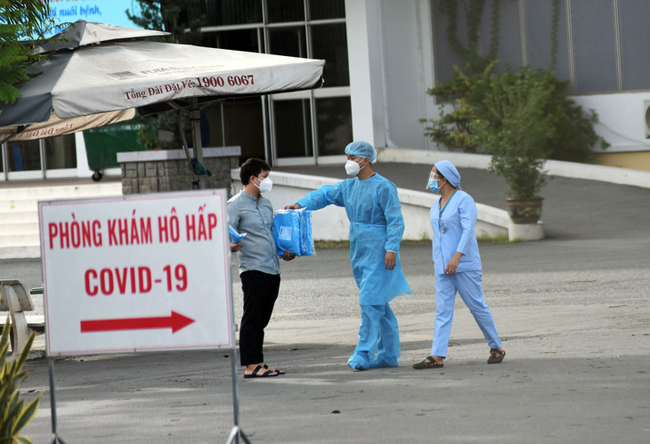 Khả năng cao nhân viên Bệnh viện Bệnh nhiệt đới nhiễm từ ngoài bệnh viện - Ảnh 1.