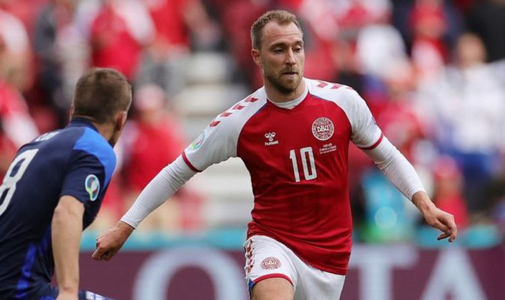 Eriksen tỉnh lại và hỏi: Chuyện gì đã xảy ra với tôi? - Ảnh 1.