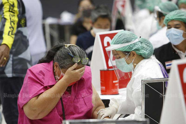 Thiếu vắc xin, chính quyền Thái Lan đổ lỗi cho nhau - Ảnh 1.