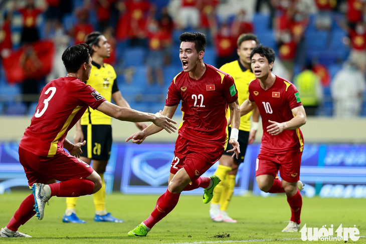 Mời bạn đọc theo dõi trận Việt Nam -UAE và dự đoán Cầu thủ Việt Nam xuất sắc nhất trận - Ảnh 1.