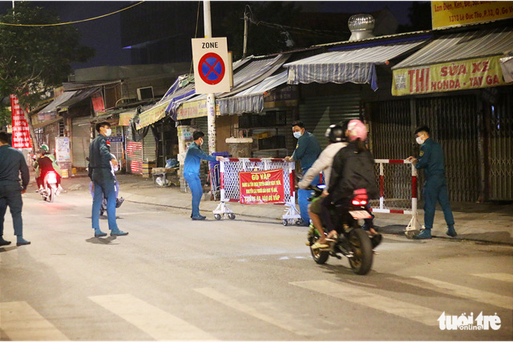 0h ngày 15-6, quận Gò Vấp, TP.HCM dỡ 10 chốt kiểm soát chính, giảm cấp giãn cách xã hội - Ảnh 2.
