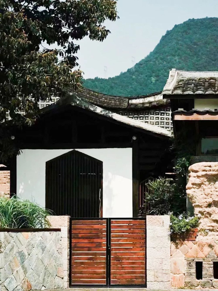 Bỏ phố về quê, đôi vợ chồng Trung Quốc cải tạo ngôi nhà đẹp như tranh - Ảnh 4.