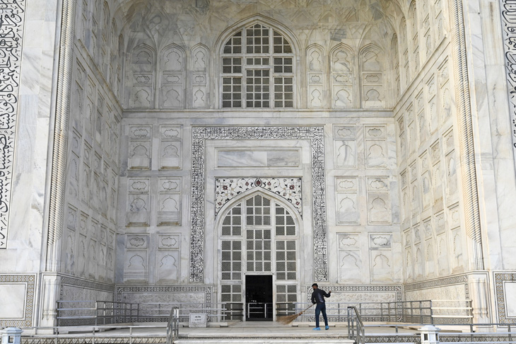 Đền Taj Mahal mở cửa đón khách lại giữa đại dịch - Ảnh 5.