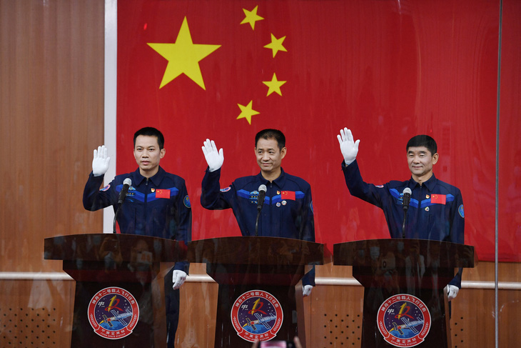 Sáng mai, Trung Quốc đưa 3 phi hành gia lên xây trạm không gian Thiên Cung - Ảnh 1.