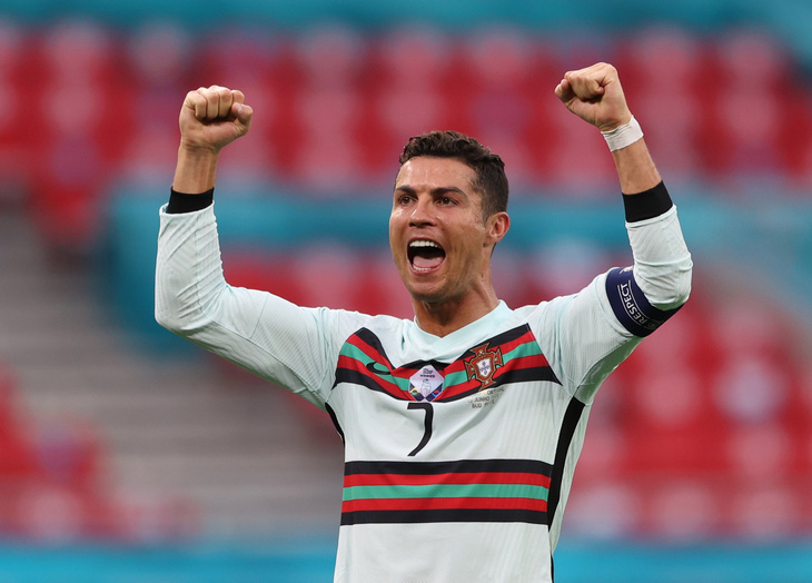 Lập cú đúp, Ronaldo đi vào lịch sử Euro - Ảnh 3.