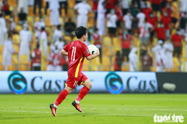 10 bạn đọc đoạt giải dự đoán Cầu thủ xuất sắc nhất trận Việt Nam - UAE - Ảnh 1.
