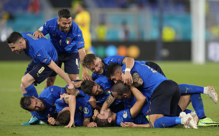 Tuyển Ý giành vé đầu tiên vào vòng 16 đội
