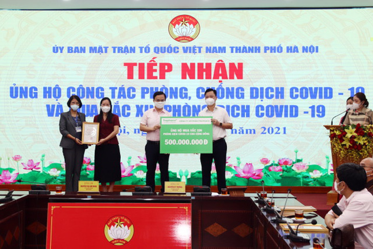 Traphaco tặng 500 triệu đồng mua vắc xin ngừa COVID-19 cho Hà Nội - Ảnh 1.