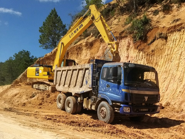 Bộ ra 5 văn bản nhắc, Sở Giao thông vận tải Kon Tum vẫn chậm nâng cấp quốc lộ 24 - Ảnh 1.