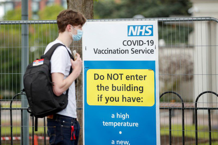 Ca mới tăng gấp đôi ở Anh: Người trẻ và chưa tiêm vắc xin - Ảnh 2.