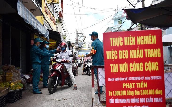 TP.HCM ngưng các chợ tự phát, dừng toàn bộ xe công nghệ, taxi, buýt