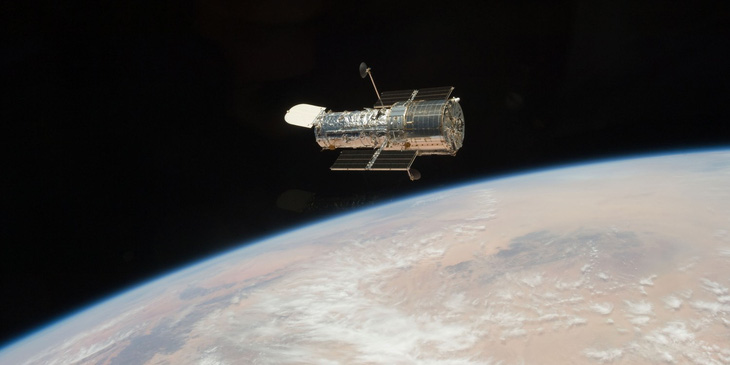 Mắt thần của Trái Đất, kính viễn vọng Hubble, bị sự cố phải ngừng hoạt động - Ảnh 1.