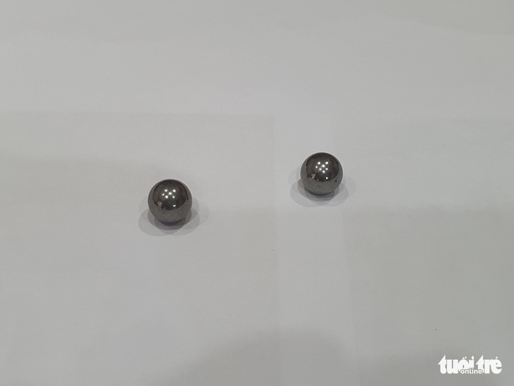 Căn nhà ở phường Tân Định bị bắn bể kính nhiều lần do dịch rảnh quá mua ná về tập? - Ảnh 1.